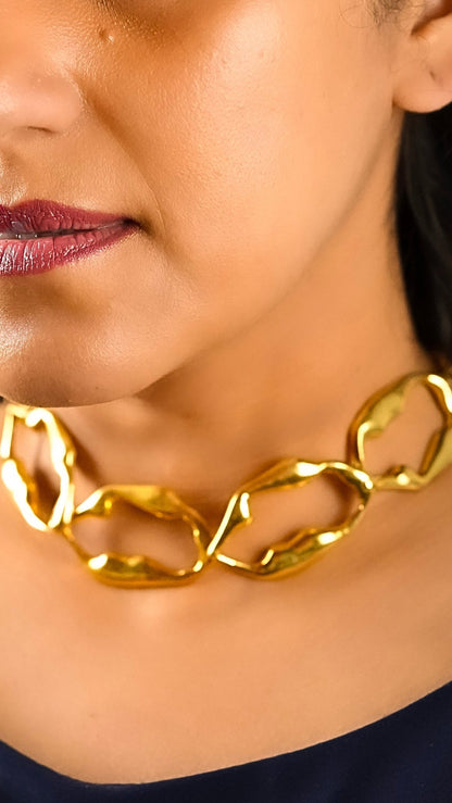 Close up of a woman wearing the Aria necklace of Adiva jewelry with a formal dress