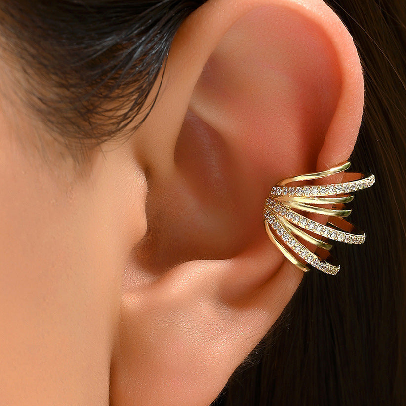 A young girl in her 20s wearing a gold plated ear cuff of Adiva Jewelry in one ear 