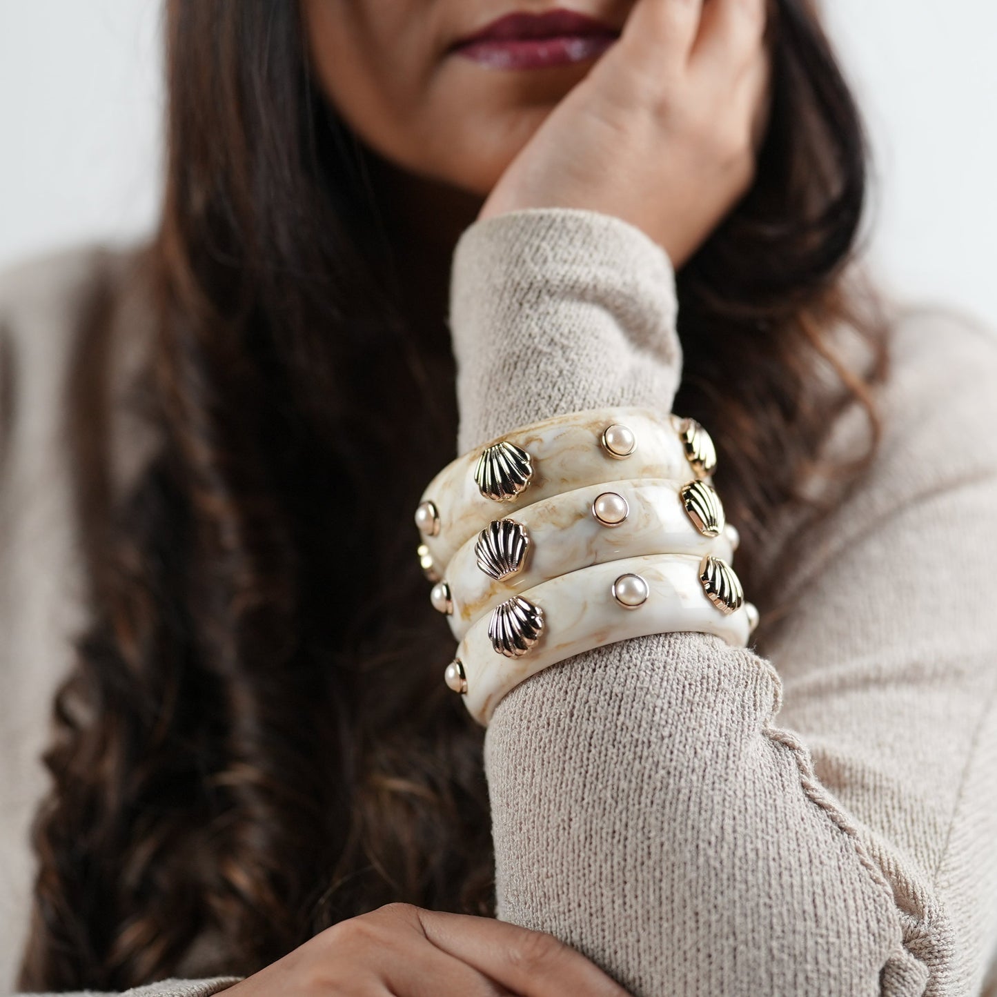 Off-white color oversized bangle by Adiva Jewelry, anti-tarnish and trendy wrist wear for the modern woman