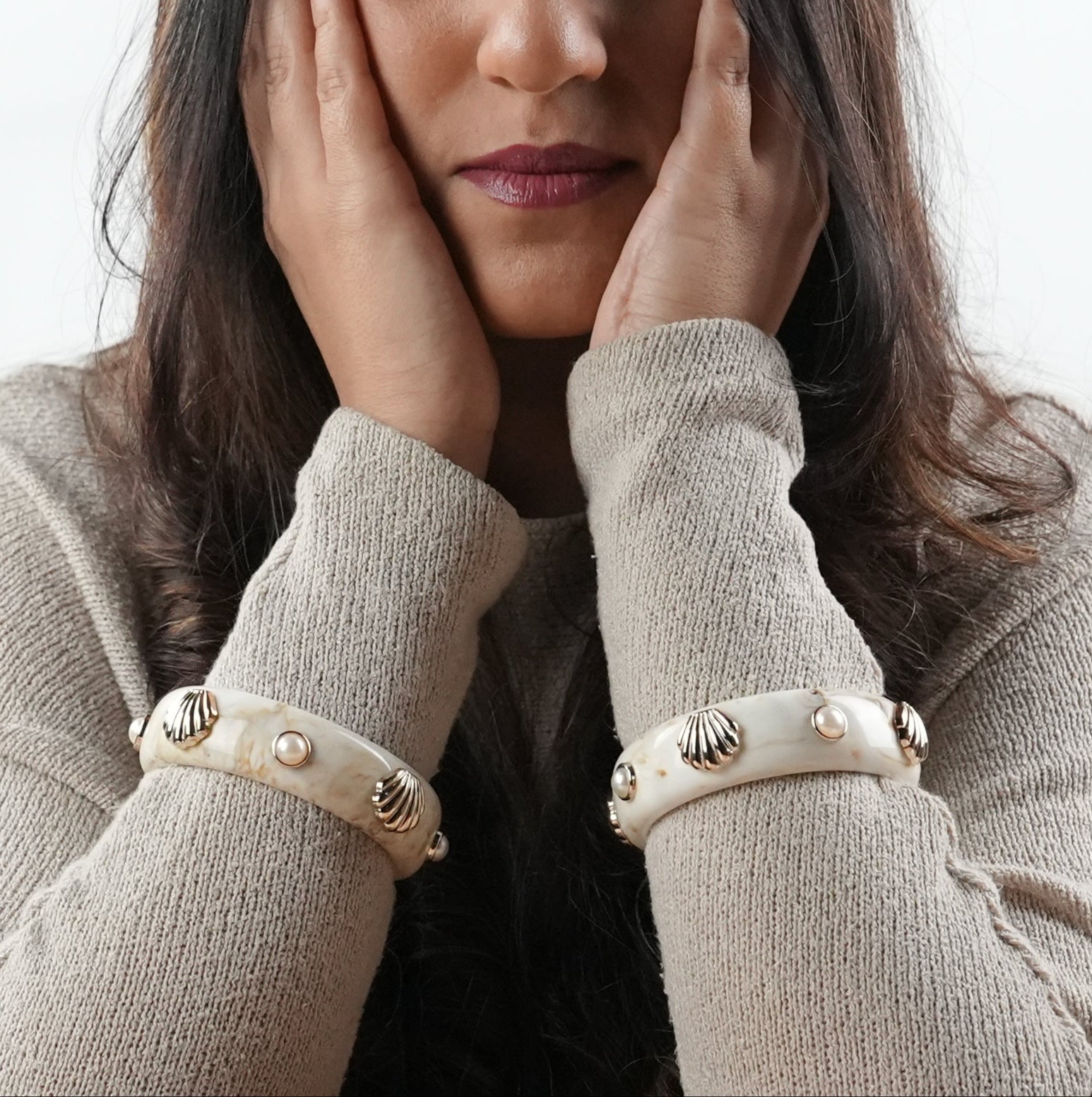 Off-white color oversized bangle by Adiva Jewelry, anti-tarnish and trendy wrist wear for the modern woman