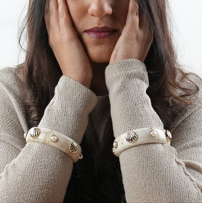 Off-white color oversized bangle by Adiva Jewelry, anti-tarnish and trendy wrist wear for the modern woman