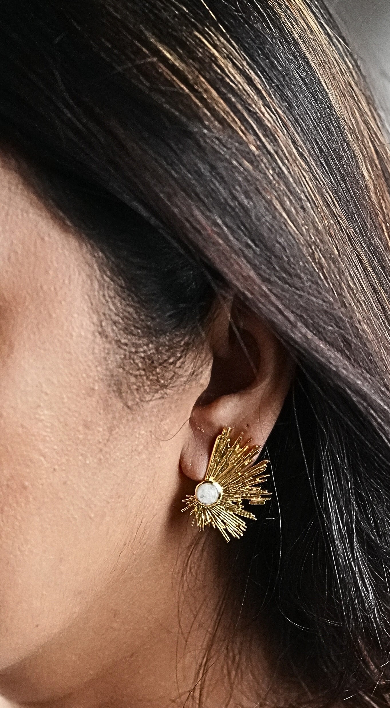 Gold sunburst earrings that are handcrafted by Adiva Jewelry for special occasions like festivals, celebrations, birthdays, anniversaries and for gifting purpose